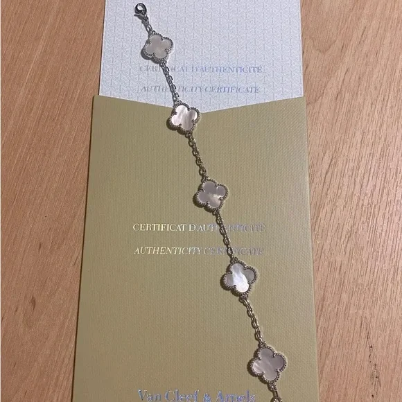 VC&A Alhambra Bracelet – Silver Mother of Pearl {Full Set} - Picture 1 of 6